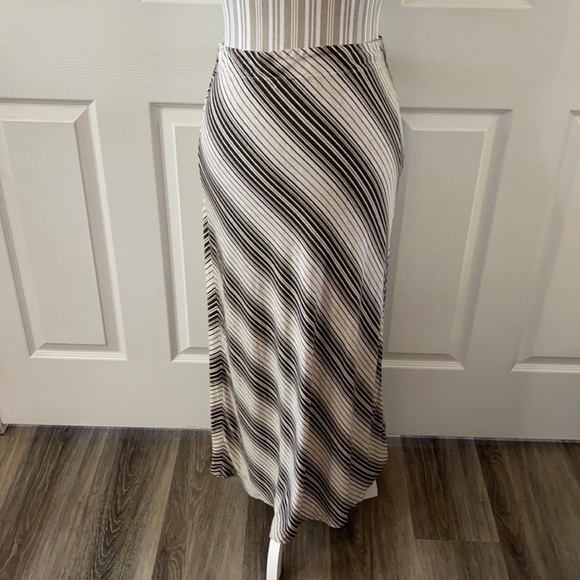 ▪️Studio M maxi skirt▪️ - Picture 1 of 3